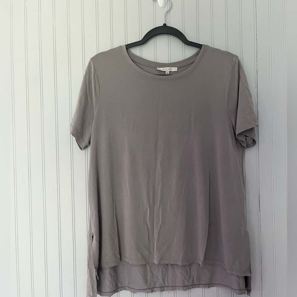 Grey t shirt